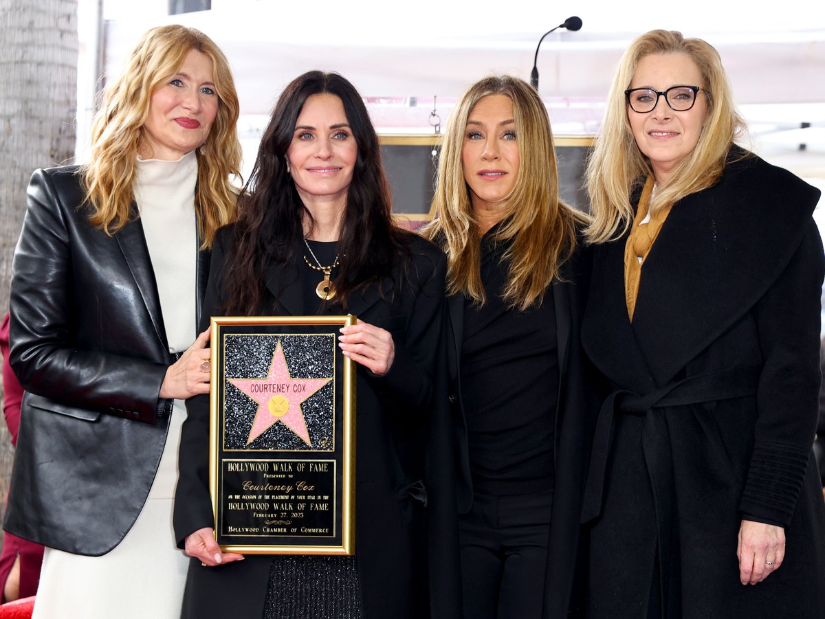 etnow's tweet photo. Laura Dern, Jennifer Aniston and Lisa Kudrow are showing their support for Courteney Cox during her Hollywood Walk of Fame Ceremony. 💖 https://t.co/8xJ8gv3w0x