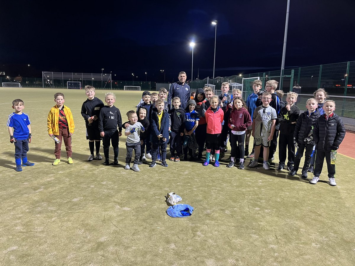 🤩 WOW WOW WOW 32 amazing children braved the cold and had another fun filled session.

The split of 3 pitches definitely helped and with 2 assistant coaches there tonight it enabled smaller groups so more touches for everyone.
#footballfunfactory #footballfun&amp;development