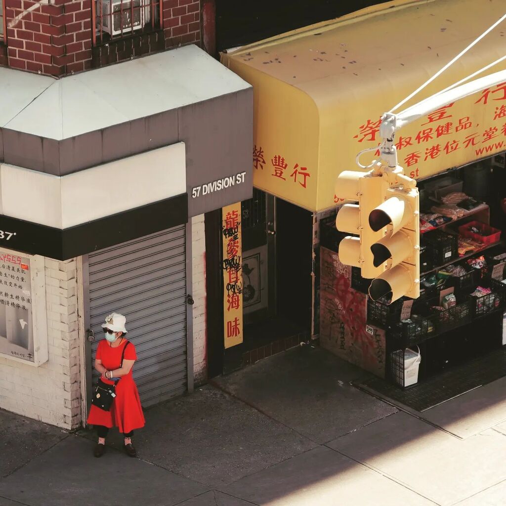 💃
-
-
#red #nyc #ladyinred #chinatown #streetphotography #streetphotographer #nycstreetphotography #lightandshadow #streetclassics instagr.am/p/CpLeNldPwgF/