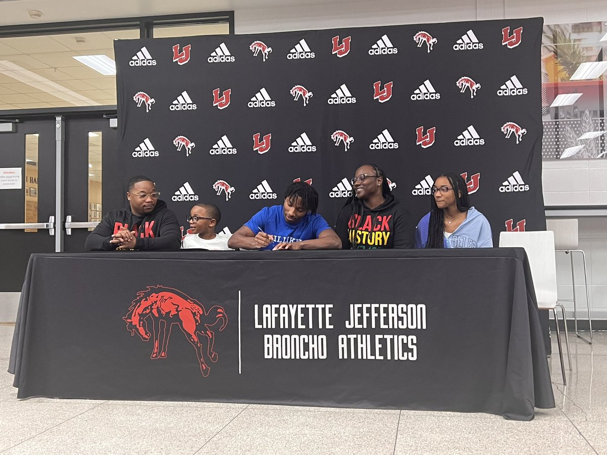 Congrats to Latrell Hannon on singing with <a href="/MU_BigBlueFB/">Millikin Football</a> this afternoon. Proud of you, Trell. Excited to see you succeed at the next level. #LJ4L
