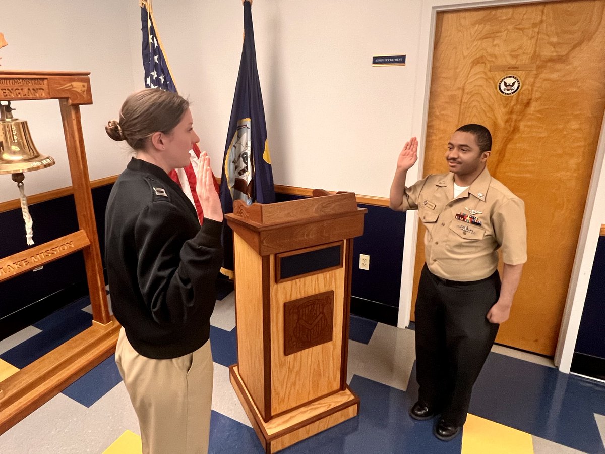 NTAGNewEngland's tweet photo. 💥Congratulations to PS2 Clarkfleming on his Navy reenlistment!🌊⚓️🖊
#usnavy #career #adminsupport #ForgedByTheSea https://t.co/huS2ojXJe3