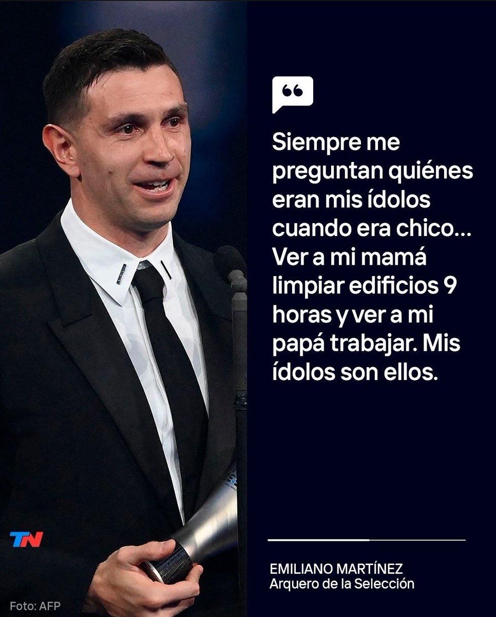 GuilleLobo's tweet photo. Mirá vos, el Dibu habla de sus padres laburantes. Del mérito y los valores. Malas palabras para algunos. Música y alivio para quienes creemos en una sociedad mejor. https://t.co/5vY2PYp2MX