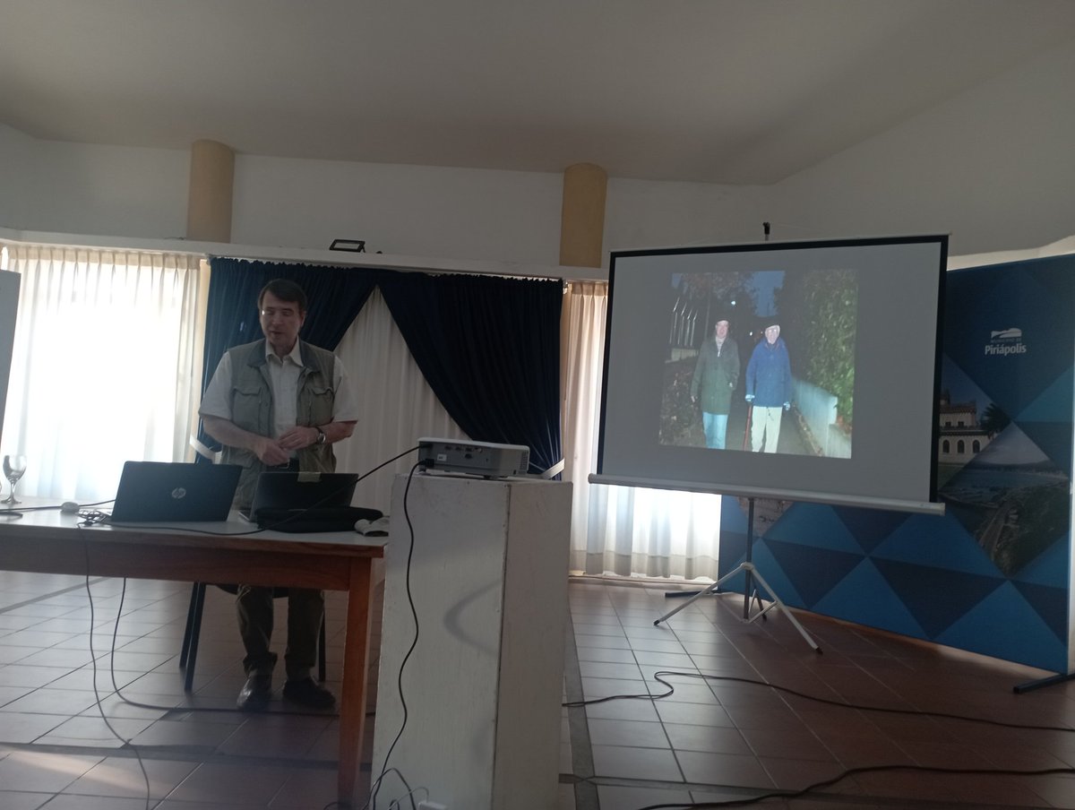 MaritaCastello's tweet image. So happy that 15th International #NeuralCoding Workshop open ceremony already started!!
Now Ana Silva giving the @SocNeuroUy welcoming words and Alessandro Villa honoring the pioneer of the field José "Pepe" Segundo.