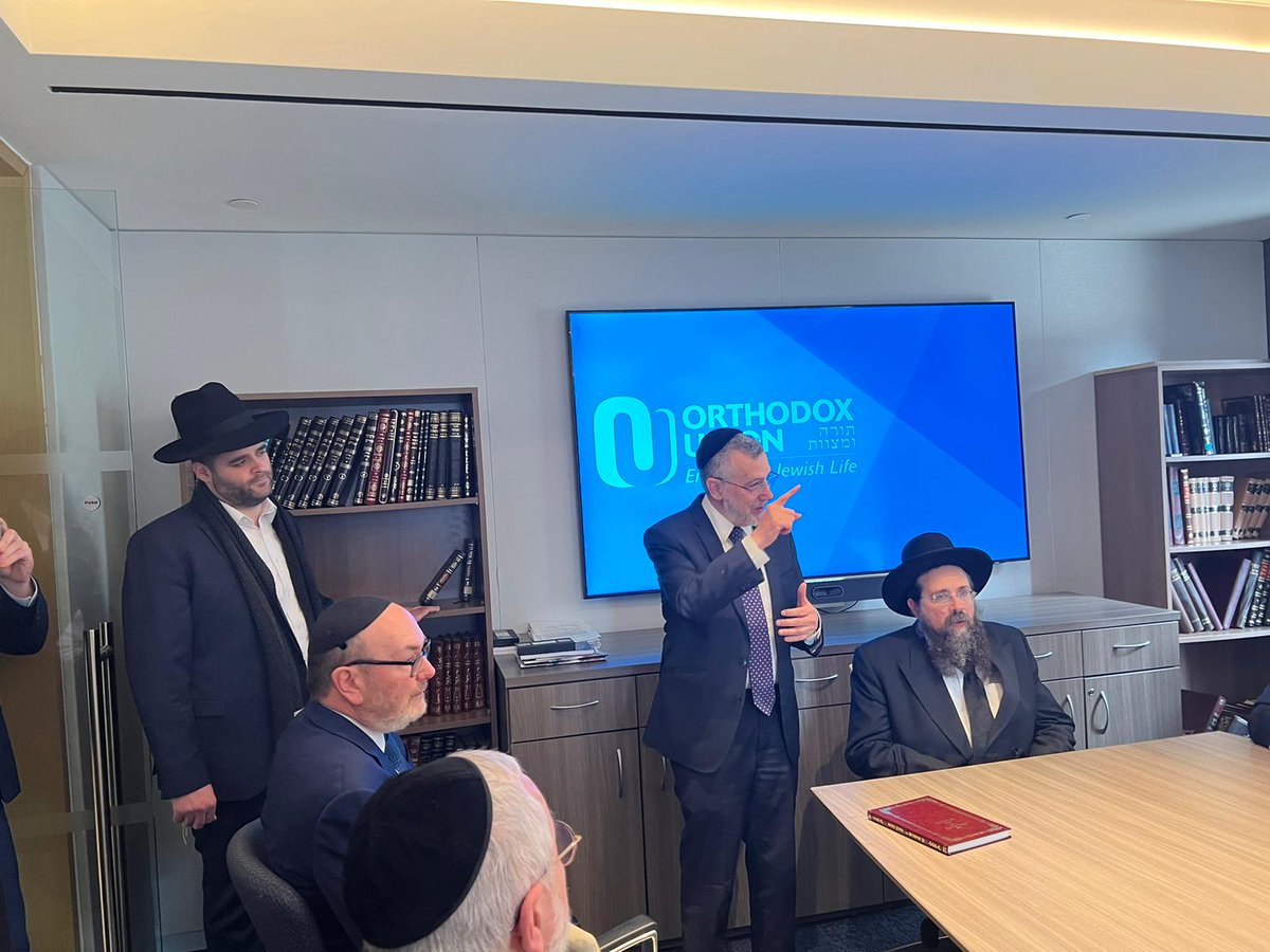 OUKosher's tweet photo. We welcomed Mir Rosh Yeshiva HaRav Leizer Yudel Finkel to OU Kosher headquarters in lower Manhattan. CEO Rabbi Menachem Genack and COO Rabbi Moshe Elefant introduced our Rabbinical Coordinators, detailing the responsibilities and expertises they each have in the world of kashrus. https://t.co/9QOzSdvvgU