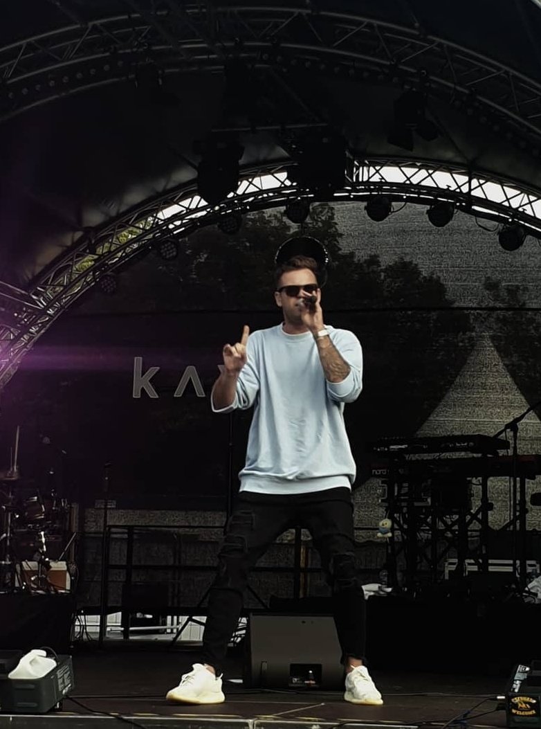 "Und wenn das alles hier vorbei ist
Und man am ende nicht mehr zweifelt
Hat das alles einen sinn"