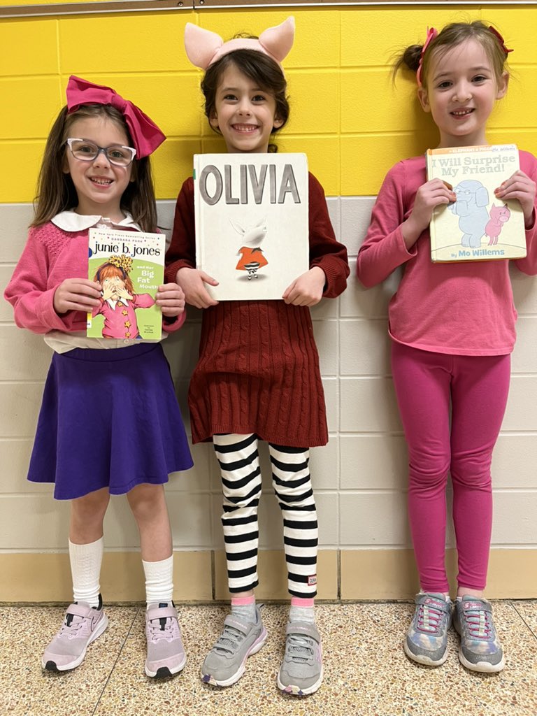 IRE129's tweet photo. #ReadAcrossAmerica2023 #BookCharacters #SchoolSpirit @ireDCSD #kindergartenrocks https://t.co/Fbr4NkQqID