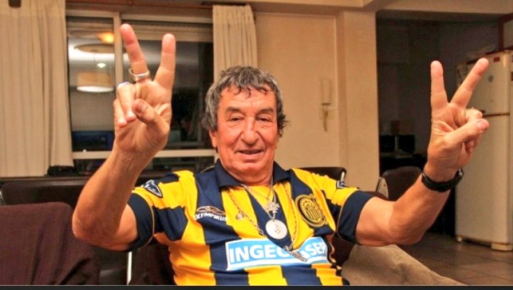 HarryHayes1889's tweet photo. "Lis hicimis odiar a li silicción" 🤣🤣🤣🤣
La mejor hinchada del mundo es LA ARGENTINA. 
Y el premio, como no podía ser de otra manera, lo recibe un hincha de CENTRAL. 

La única verdad es la realidad, 🐧 🐧  mitómanos. https://t.co/SNy84DanTv
