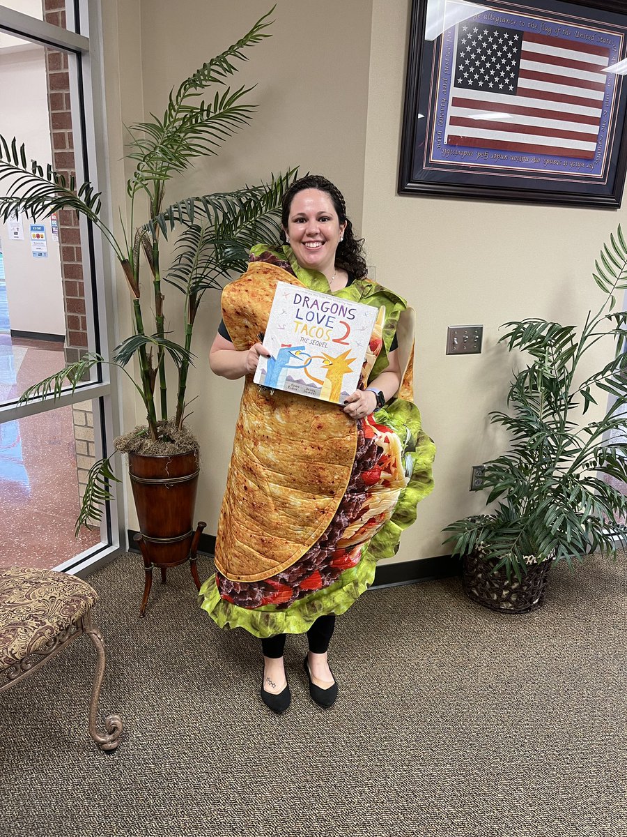 Today was a great day to dress up &amp; read at <a href="/VelasquezElem/">VES</a>. Thanks for having me Ms. Sanchez &amp; a huge shout out to Mrs. Kroll for coordinating. #ReadAcrossAmerica2023 #LamarCISD