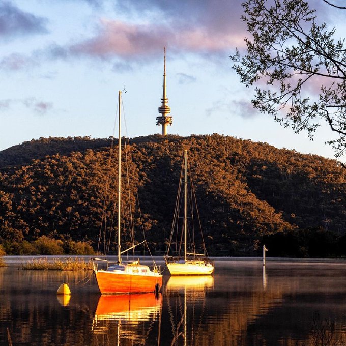Here's a breath of fresh air, courtesy of @visitcanberra&nbsp;🧡⛵  Kudos to IG/carolelvin for capturing this<a class="tags" target="_blank" title="On Twitter" href="/?out=eyJ0eXAiOiJKV1QiLCJhbGciOiJIUzUxMiJ9.eyJpYXQiOjE3MjA4MzI3NTUsImlzcyI6InR3cG9ybnN0YXJzLmNvbSIsIm5iZiI6MTcyMDgzMjc1NSwiZXhwIjoxNzUyMzY4NzU1LCJyZWRpcmVjdF91cmwiOiJodHRwczovL3R3aXR0ZXIuY29tL3Zpc2l0Y2FuYmVycmEifQ.DpRe__hBWjLtlT4tYMFAxEx66gaYw0iV6oFg_mQ8PshNXd48aOESrxMDdXZTBmNIYRU2atq5woEs2jwK2SeU3w">@visitcanberra</a><a href="/tag/seeaustralia"class="tags"><span>#seeaustralia</span></a><a href="/tag/comeandsaygday"class="tags"><span>#comeandsaygday</span></a>