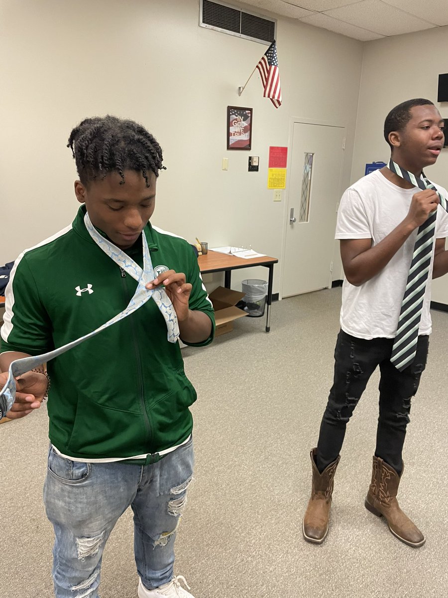 WestPointCTC's tweet photo. Mrs. Fulgham is teaching important life skills in Student Services this week: calculating tips, budgeting, doing laundry, folding shirts, tying ties, & sewing buttons. #WPCTC #WPCSD #CTE #CTEMonth #TooMuchPoint https://t.co/QpZk3kXQSJ