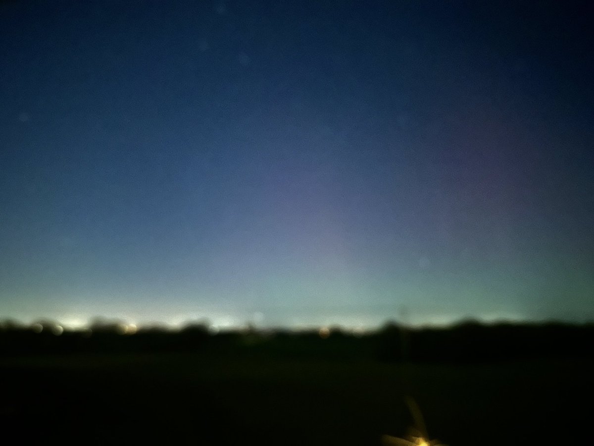 Ok I can’t believe I’m saying this but my entire life I’ve wanted to see the northern lights…. Not the best pic but this is from my ACTUAL house in ESSEX 5 mins ago. I think I’ve caught it?!? ♥️ #Auroraborealis