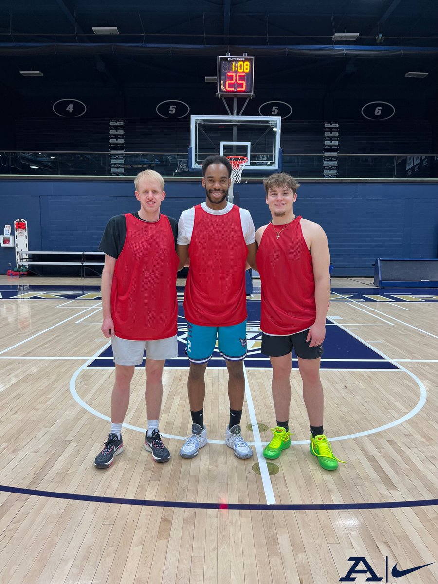 ZipsWBB's tweet photo. Thank you, Seniors!

Trevor Shankle - Practice Player
Eric Mathews - Student Manager
Josh Young - Practice Player

We appreciate your time and effort in making our team better.

#RESILIENT | #AkronWBB 🦘 https://t.co/R9Gi82rwGZ