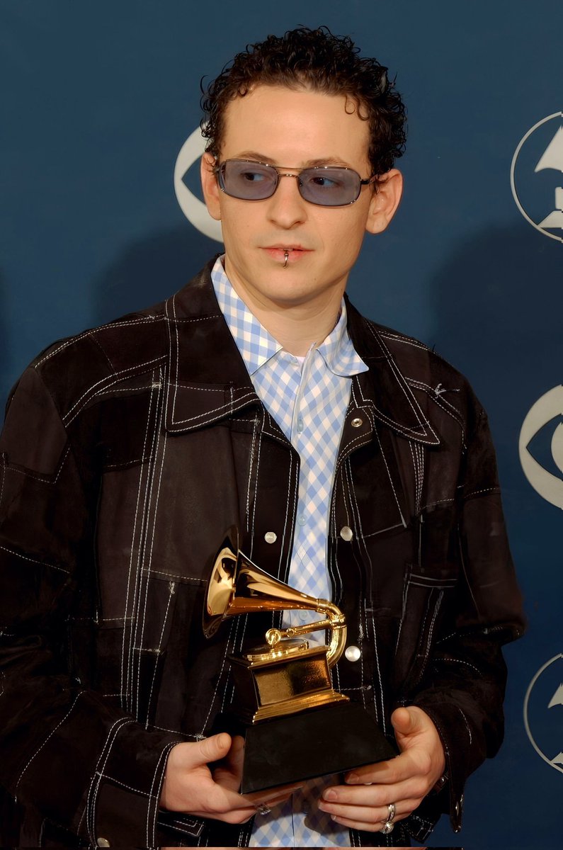 LPLive's tweet photo. 21 years ago today, LINKIN PARK won their first Grammy Award! "Best Hard Rock Performance" with #Crawling

📸: Vince Bucci https://t.co/DiRVgwlaBP