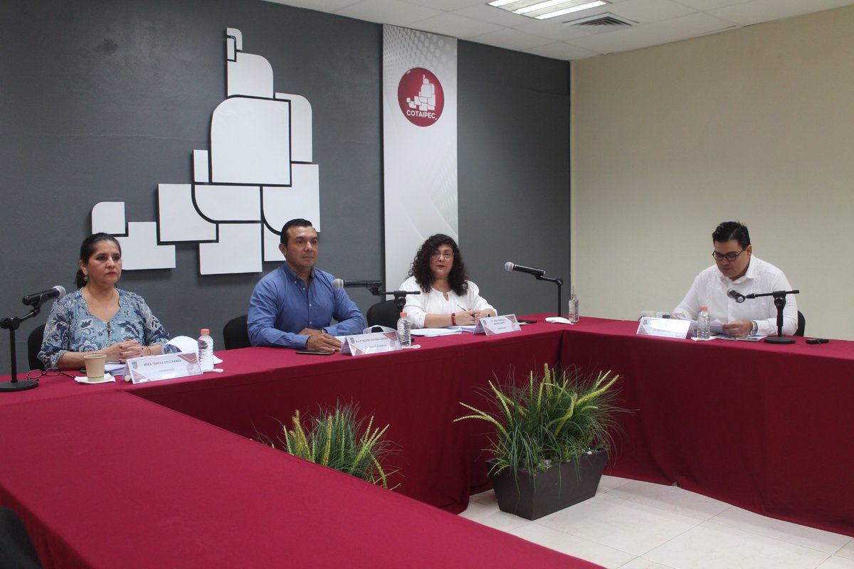 En Sesióndel Pleno de la #COTAIPEC, integrado por #NéstorCerveraCámara, <a href="/Rosy_segovia/">Rosy</a> y <a href="/TereDolz/">Tere Dolz</a>, Presidente y Comisionadas, respectivamente, se resolvieron cuatro denuncias de Obligaciones de Transparencia y dieciocho Recursos de Revisión.

Nota:  tinyurl.com/yw33bfsw