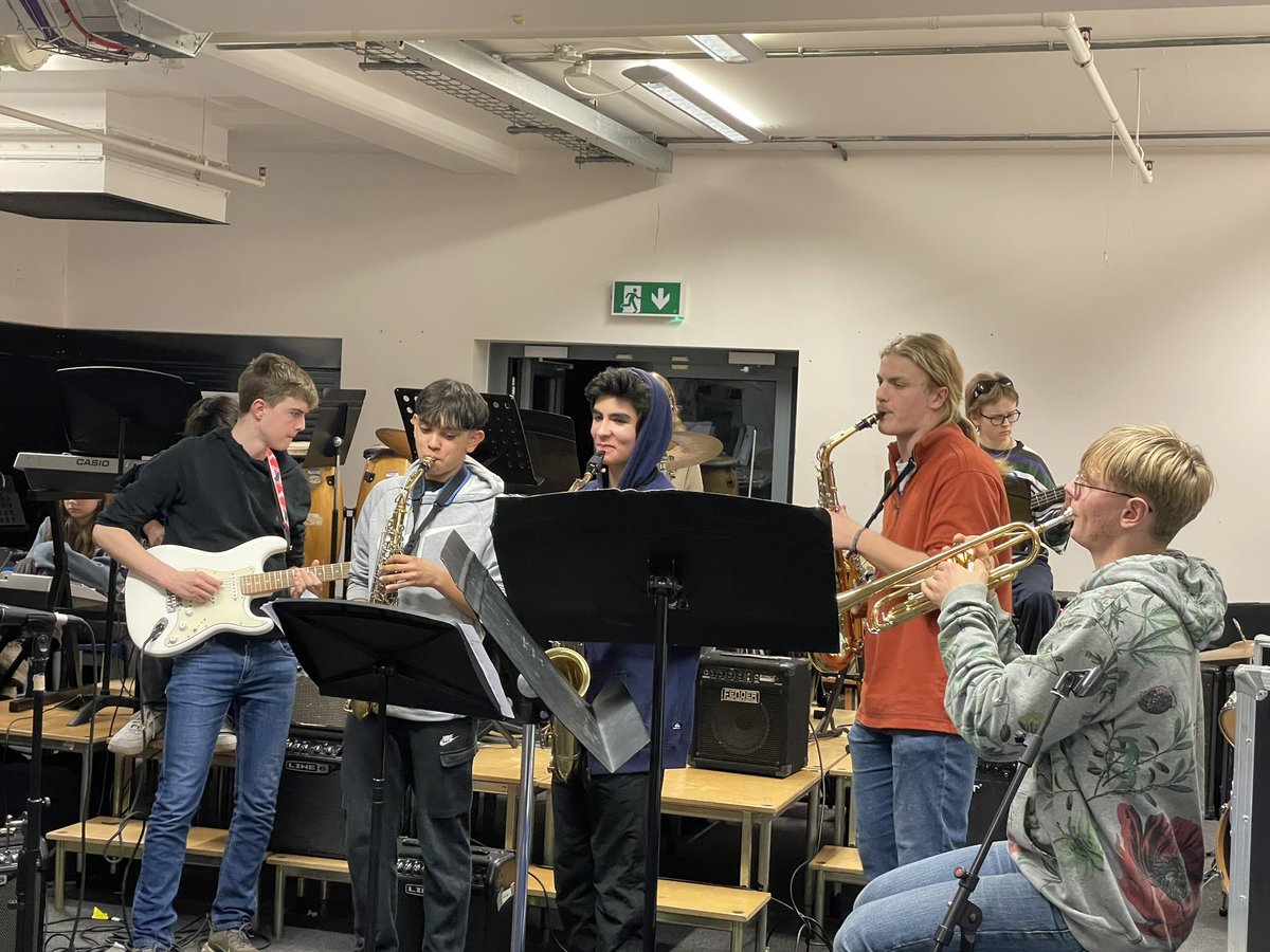 CambsCreate's tweet photo. A great few days for student composers! On Fri, PFO2 started to rehearse Y8 Obi’s comp: Lost in the Groove. In their last 2 rehearsals #DisFunktional have worked on pieces by George &Harri. #ComposingMatters #ComposingWithPurpose #IdeasRealised @Coleridge_Edu @ParksideSixth https://t.co/PveZJaundn
