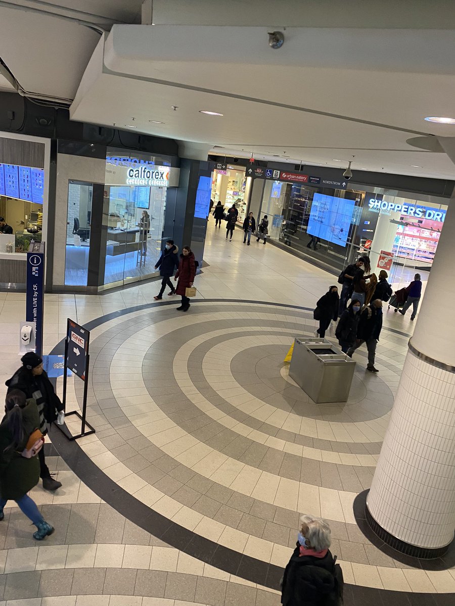Justin87925317's tweet photo. Lazy Monday afternoon, downtown in the six. Surprisingly not that busy. Went to Eaton Centre, food court of course. Haven’t been here in a while, the mall is nice and spotless. Storm coming in soon be safe everyone.#inthesix https://t.co/QUK44cX63f