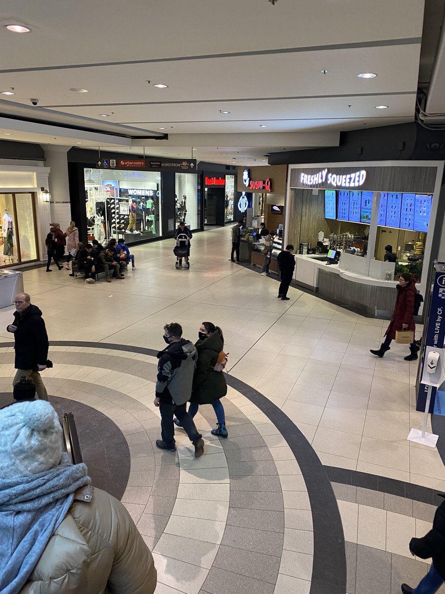 Justin87925317's tweet photo. Lazy Monday afternoon, downtown in the six. Surprisingly not that busy. Went to Eaton Centre, food court of course. Haven’t been here in a while, the mall is nice and spotless. Storm coming in soon be safe everyone.#inthesix https://t.co/QUK44cX63f