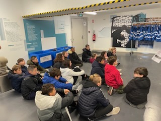CE_FontdeFillol's tweet photo. Découverte titanesque pour nos 2  6èmes 'e-energie' @CE_FontdeFillol
Visite de la centrale hydraulique de Bollène
Approche dynamique et transversale des circuits de l'energie
Opportunité de développer curiosité scientifique et ambition
#sciencesettechnologie 
#classeaprojet https://t.co/OlArYD4n7b