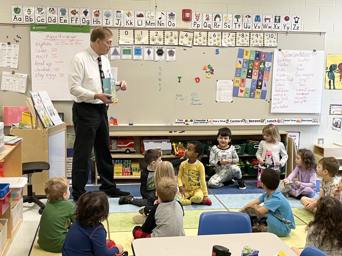 JohnsonWildcats's tweet photo. Thank you, Dr. White, our Pre-K students loved having you as a guest reader for #ReadAcrossAmerica today! @FloydCoSchools https://t.co/pHIc0fRQKx