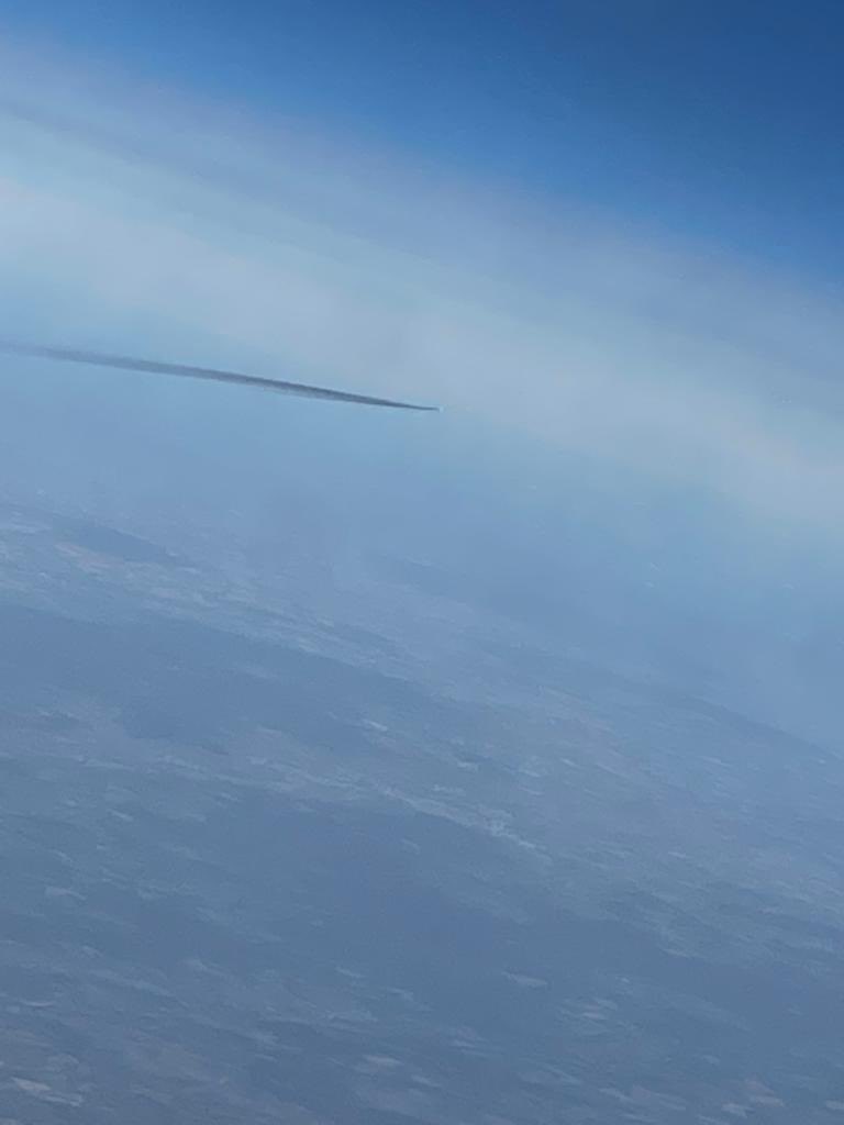 TrevorCrisp1's tweet photo. @ValaAfshar I saw exactly the same last Monday, a pilot friend of mine told me it’s just another plane turning. Or is it superman?? https://t.co/JSl0b10Slp