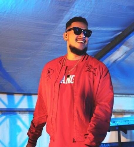 HerRoyalHotLass's tweet photo. ..and every single day I wonder if AKA's killer(s) will ever get caught..??!..my head still can't fathom how brutal and sudden his death was..my heart refuses to forget him..😭💔💜..#JustieForAKA #MassCountry #RIPAKA #DeathOfAnIcon #MegacyForever https://t.co/tExY3OHS5W