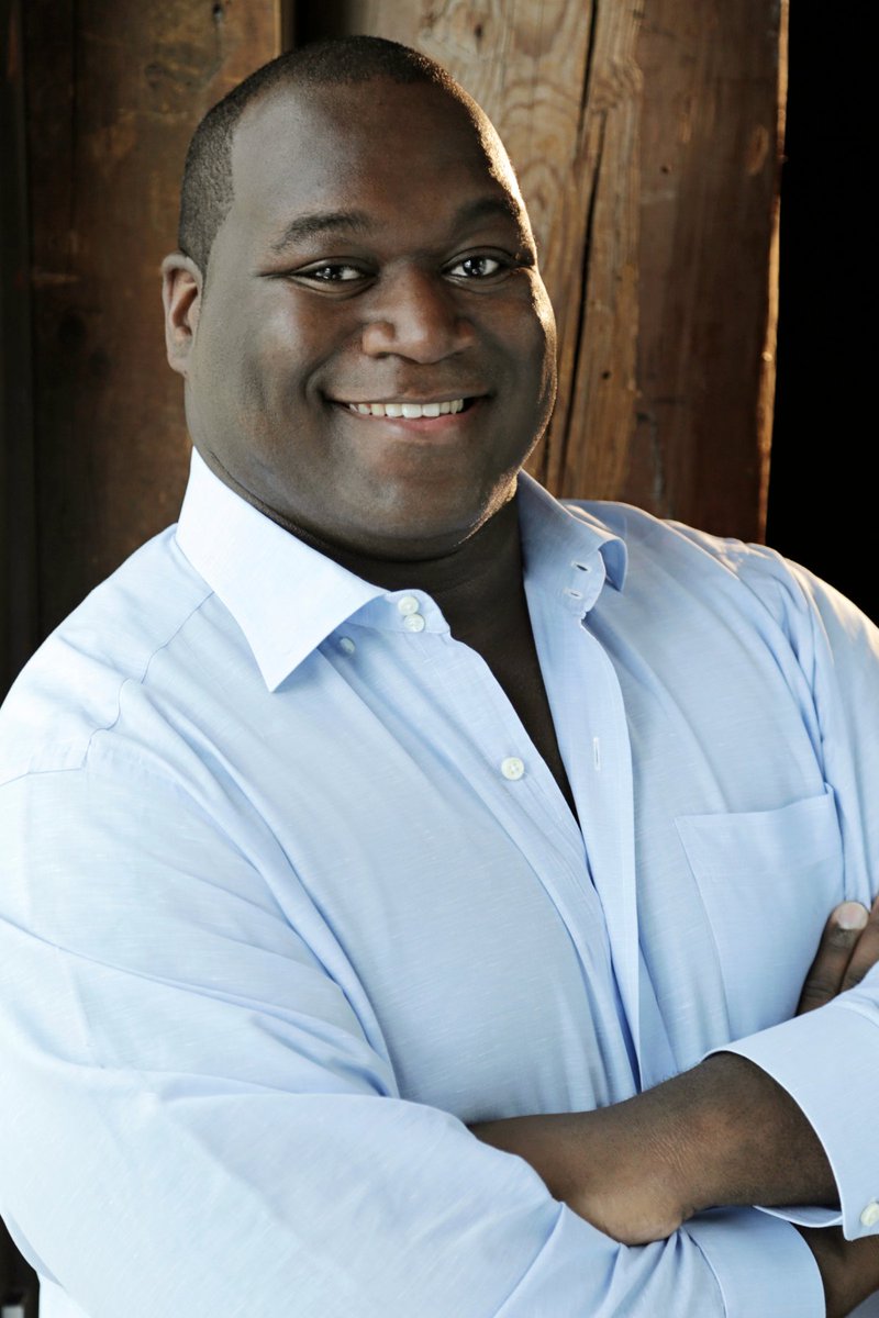 mpl17's tweet photo. Friends, Reggie Smith was a dreamer whose passion for singing led him to board a Greyhound bus in Atlanta destined for the 2007 Alltech Vocal Scholarship Competition. Now, he returns to inspire the next gen of singers with the Reginald Smith Jr. Prize. https://t.co/mTssZMyan1 https://t.co/l2lOhjMjl6