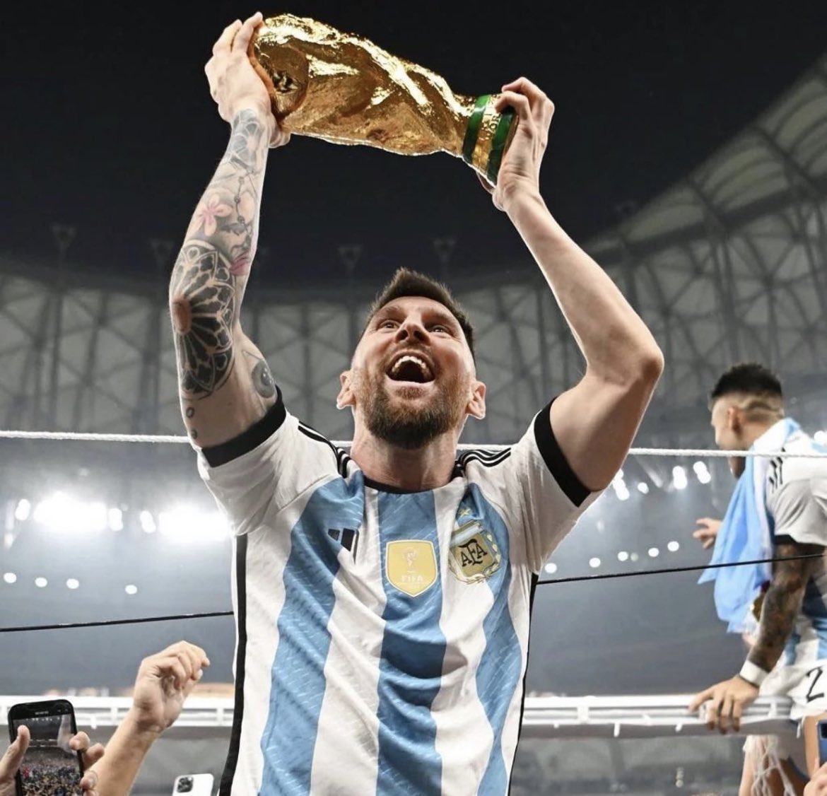 Mfutebolisticos's tweet photo. 🚨 Lionel Messi é eleito melhor jogador do mundo no Prêmio The Best Fifa. https://t.co/dpWK0ZjEGI