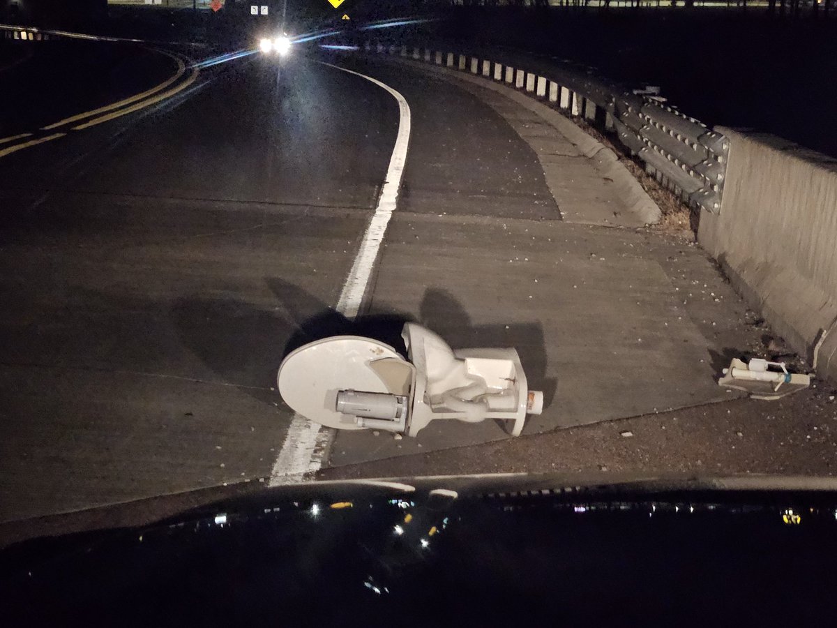 southernmoondog's tweet photo. G.I

Where you're bound to find anything on the side of the road, from boats to toilets https://t.co/blLF0dkY6m