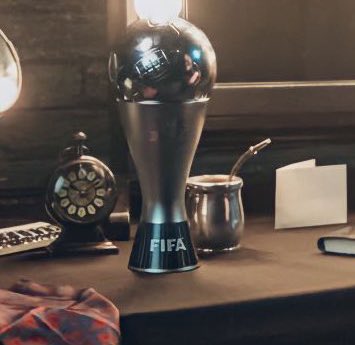 Senhoras e Senhores, PELA SÉTIMA VEZ Lionel Messi é eleito o MELHOR JOGADOR DO MUNDO pela FIFA.

O maior e melhor jogador que essa geração viu jogar 🐐🇦🇷