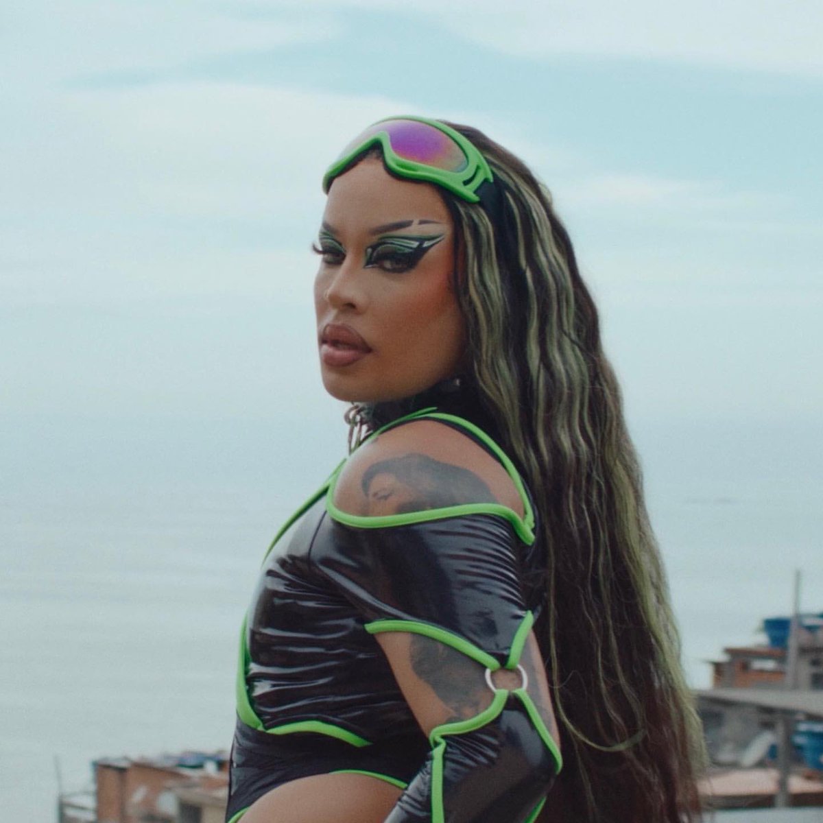 gloriagbrasil's tweet photo. Novas fotos promocionais de “FURDUNCIN”, parceria entre Biel do Furduncinho, Gloria Groove e Luck Muzik. 🚀 https://t.co/NnkwMGmrC6