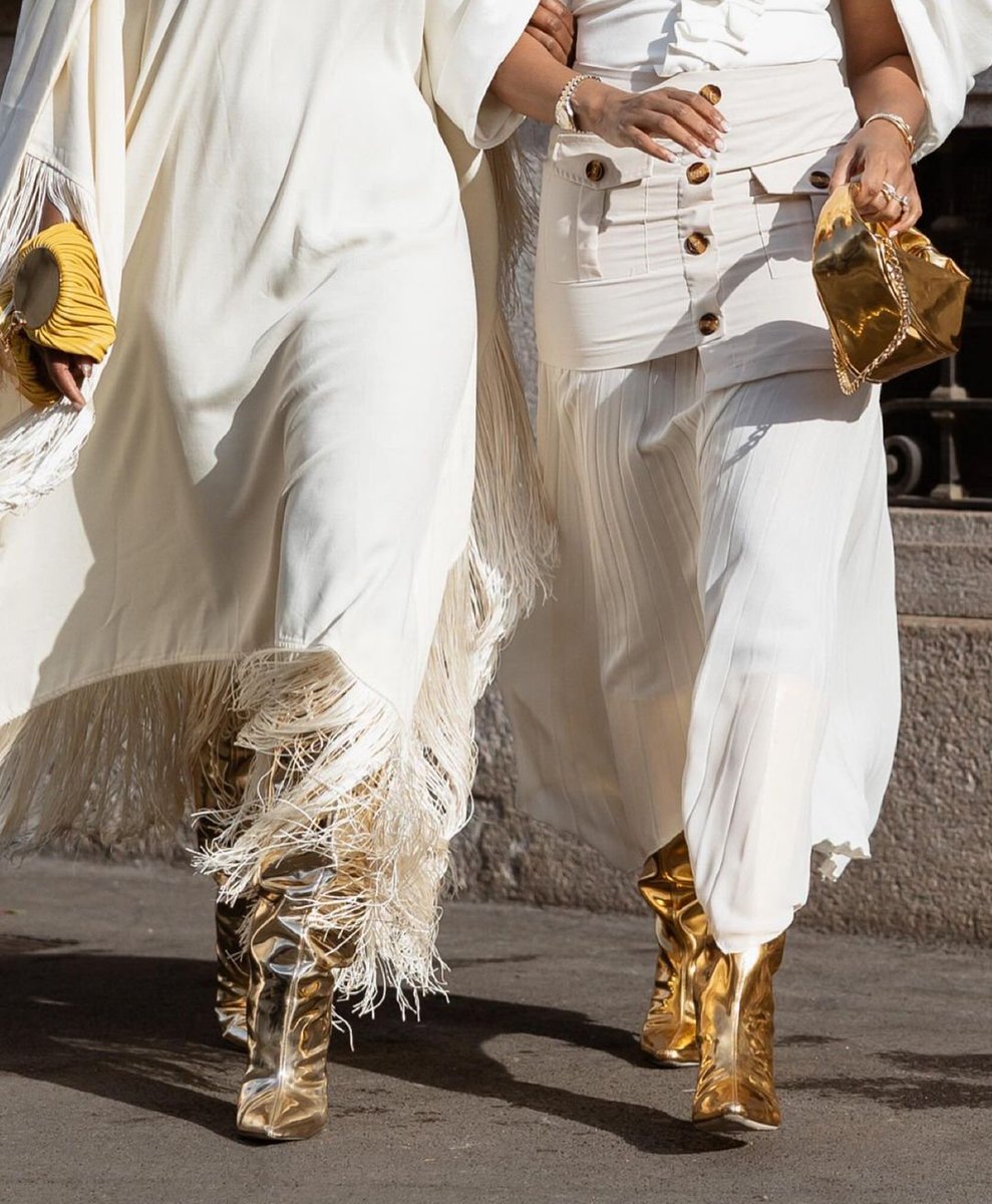 VaziNetwork's tweet photo. It's the WHITE 🤍 &amp; 🪙 GOLD pastels for us
Are y'all in for this look?
📸 credits: @theyusufs 
#fashionweek2023 
#vazinetworkmedia🔌📸🎥 https://t.co/kvsVGl60v4