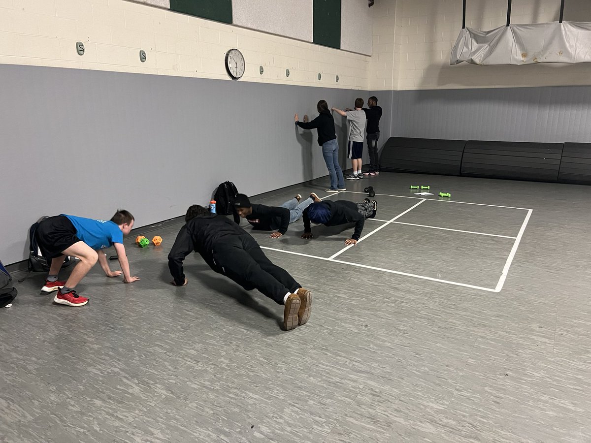 THS #UnifiedPE “Muscle Monday” involving variety of fitness stations. Peer leaders had the opportunity to lead Ss through the workout 💪 #AdaptedPE #FCPS #Inclusion #InclusivePE