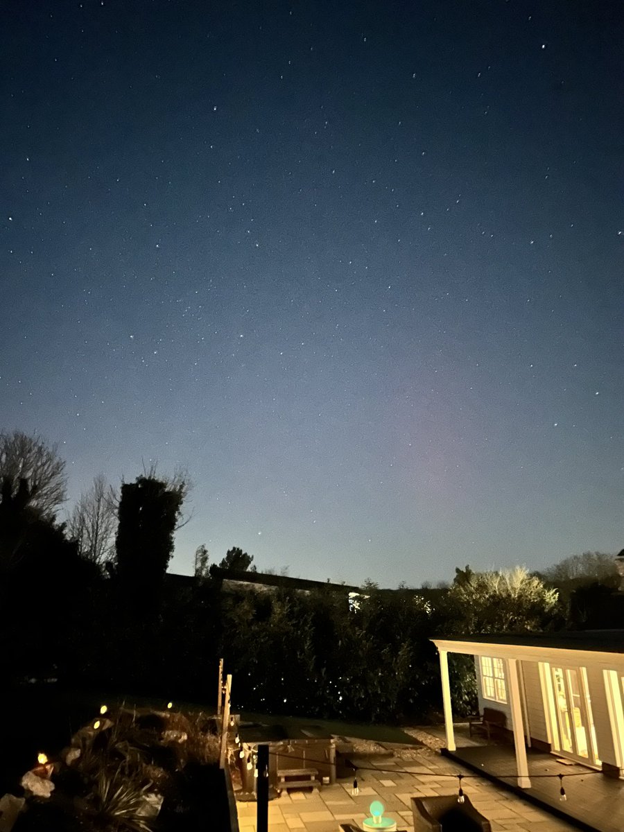 #aurora I think a hint of pink over north Reading /south Oxfordshire