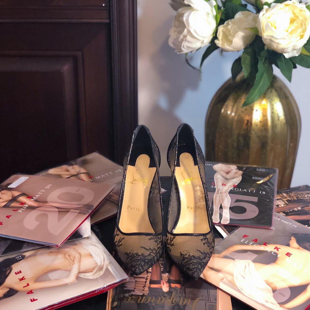 HeelsNylons's tweet photo. #luxurynylons and #redsoleheels two of my biggest passions

#louboutinheels #seethroughheels #elegantwomen https://t.co/fXuA6kAfeK