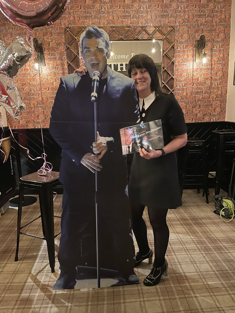 CocksandShots's tweet photo. When @robbiewilliams  turns up at your 60th Party 🎈 #RobbieWilliams  #party #celebrating proud to be #60 it’s the new 40 https://t.co/vCOwHOW5RH
