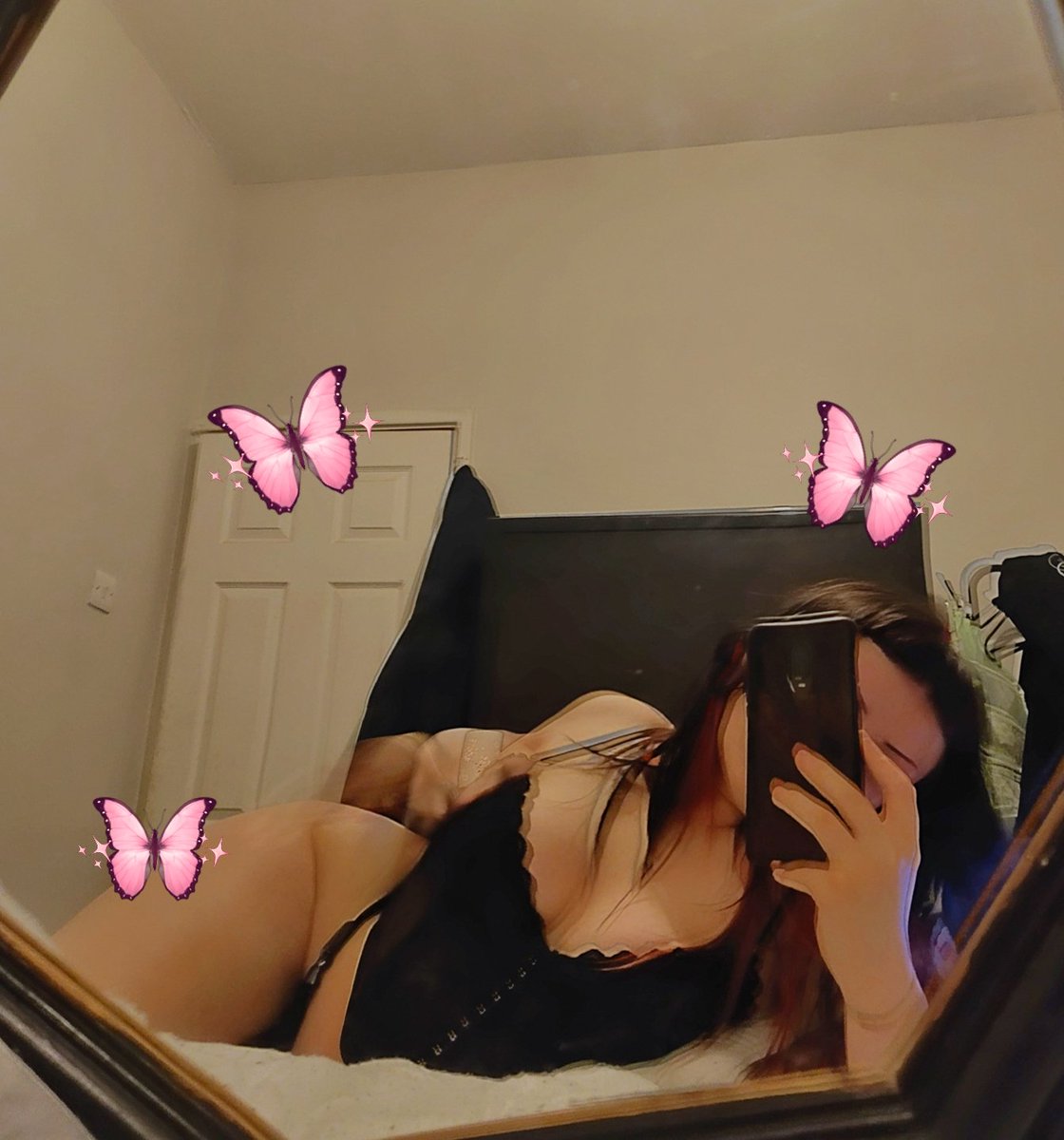 cloexandersx's tweet photo. 🌺🦋 https://t.co/9QMM8MSj4i