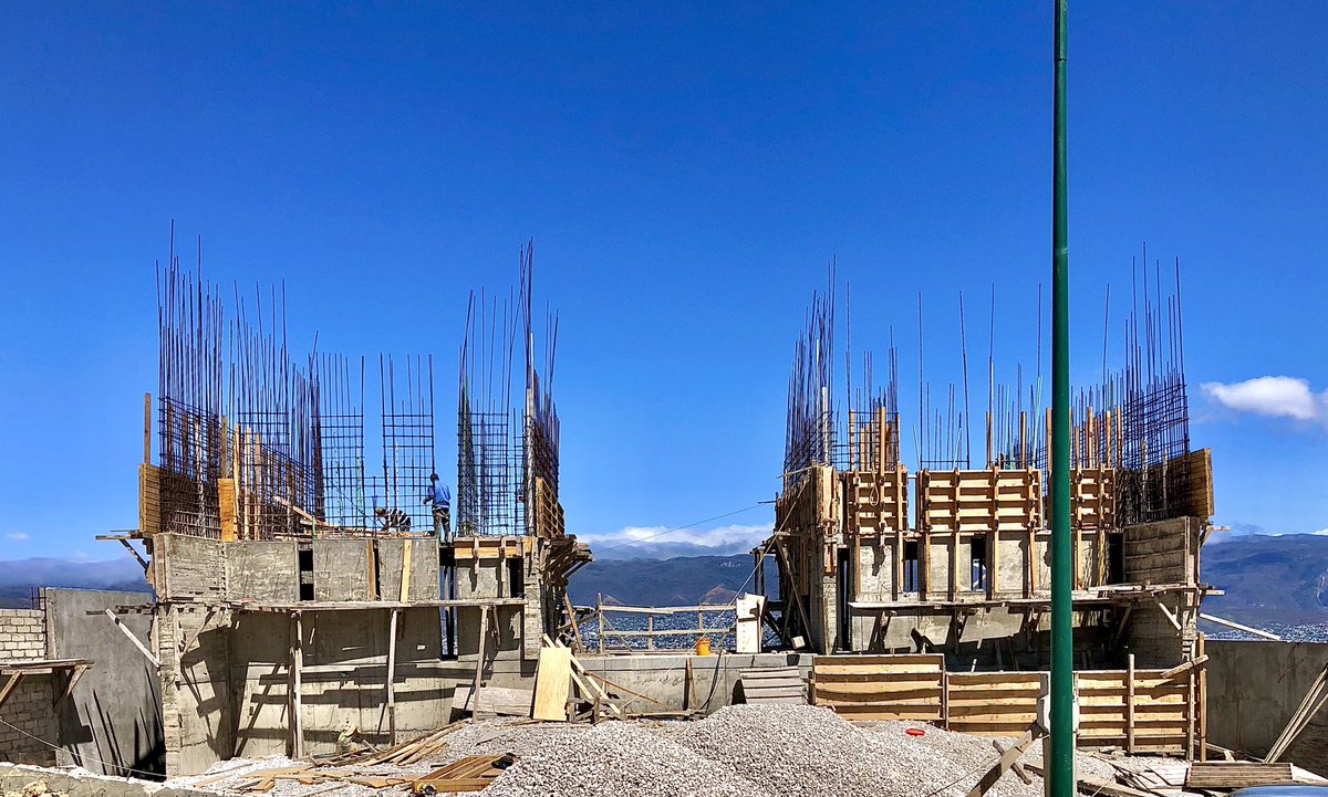 ricarqespinosa's tweet photo. #ProcesodeObra
Loft III “Loft las Nubes”
1) Vista principal.
2) Vista desde el vestíbulo.
3) Detalle interior de departamento tipo.
4) Vista general del interior de departamento tipo.
#ConcretoAparenteEstriado
#TEArquitectos https://t.co/DMGwZ8mfe7