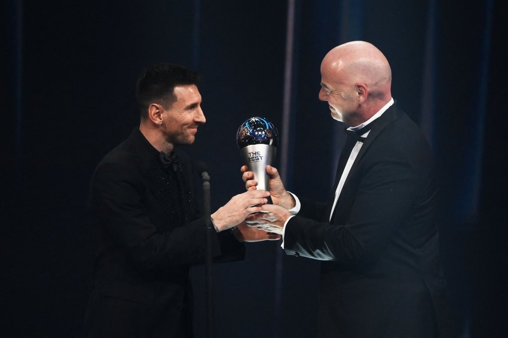 world_cup_funn's tweet photo. 🏆 الفائزون بالجوائز لـ ذا بيست للرجال 

أفضل لاعب: ليو #ميسي 🇦🇷
أفضل حارس: إيمي مارتينيز 🇦🇷
أفضل مدرب: ليونيل سكالوني 🇦🇷
أفضل المشجعين : الأرجنتين 🇦🇷 https://t.co/SwswVlzYTR
