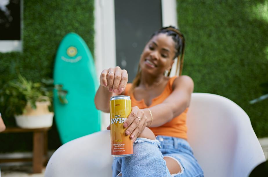 Treat yourself to a cool, bubbly buzz! 🤩 Enjoy the combination of sweet, juicy peach soda and Delta-8 THC for a delicious, mellow effect that's just right. 🍑 🔗 dietsmoke.com #dietsmoke #thc #delta8 #thcsoda #cannabisplant #hemplife #hempheals #cbdhemp #delta8