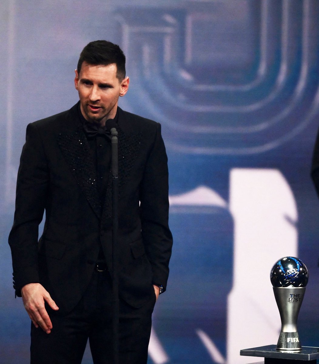 2009 | 
ميسي يفوز بجائزة The Best - كريستيانو ثانياً. 

2023 | 
ميسي يفوز بجائزة The Best - كريستيانو خارج أوروبا. 

إستمرارية 🐐🇦🇷.