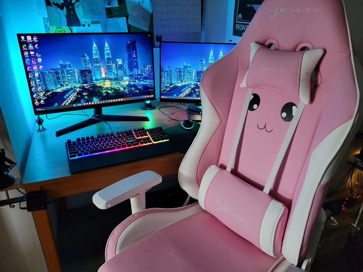 TarapeuticVR's tweet photo. I am officially in love with my new pink bunny chair from @EwinRacing Tell me that's not the cutest gaming chair you've ever seen! 😍 #bunnychair #gamingchair #ewinracing #pinkgamingchair #gamingsetup #guccigamer https://t.co/Zb6zyi2fUm