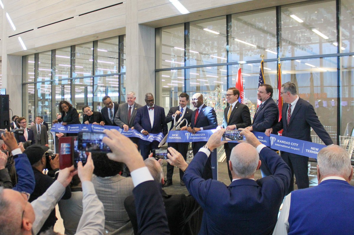 After 5 years, 5 million hours of work, and the contributions of hundreds of local businesses and thousands of Kansas Citians, the new terminal at @KCIAirport has been cleared for arrival!

The new terminal opens for operations tomorrow (2/28). Learn more: flykc.com