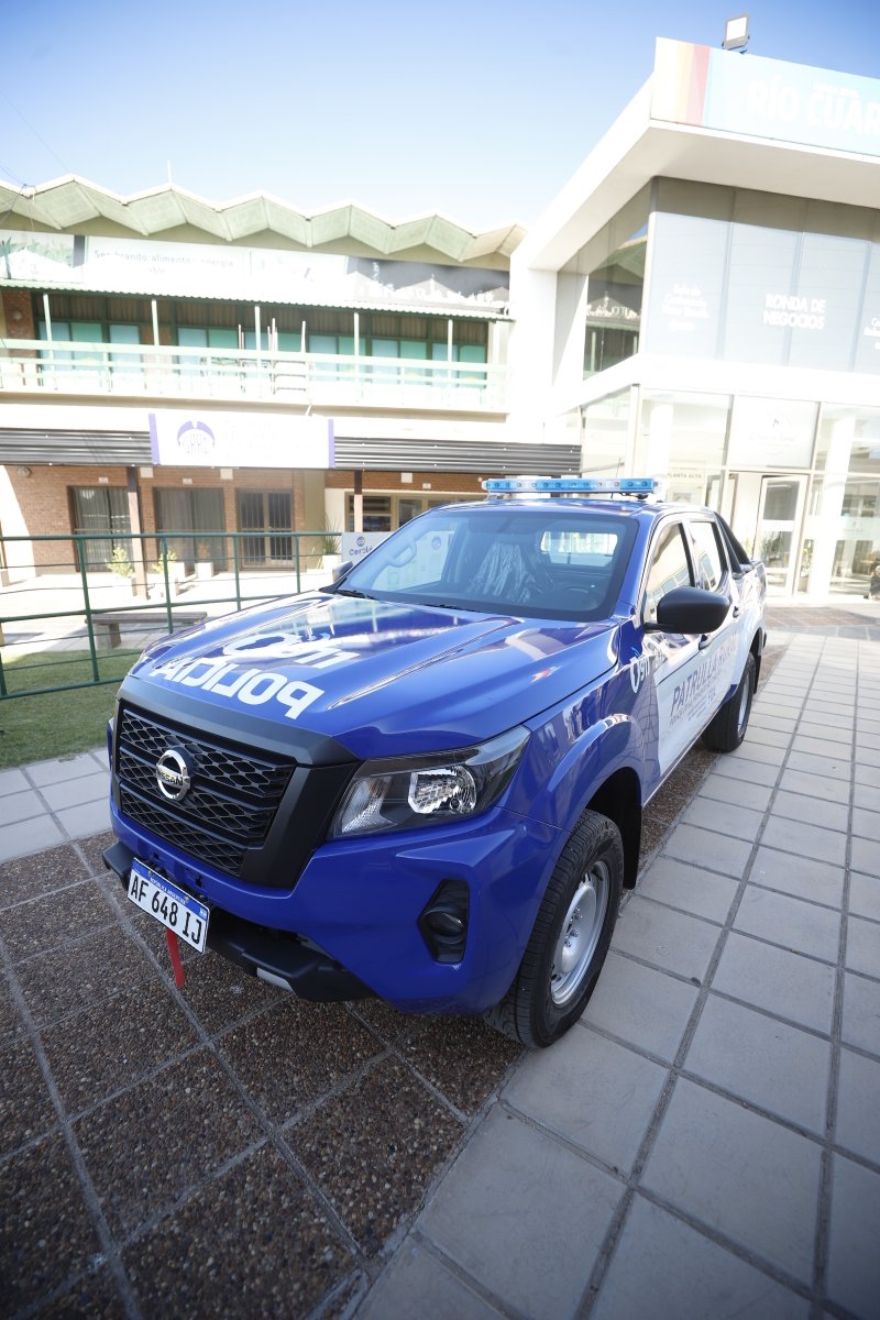 #Ahora En la ciudad de #RíoCuarto, el gobernador <a href="/JSchiaretti/">Juan Schiaretti</a> entrega aportes a 228 productores en el marco del programa de Buenas Prácticas Agropecuarias #BPAs, y un nuevo móvil para la patrulla rural de #RodeoViejo. #Hacemos