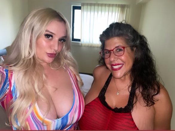 The one the only @xratedwife 😍 I love when she comes to visit 💙 #tiddies https://t.co/mcDt6OXweU<a class="tags" href="/tag/xratedwife">@xratedwife</a><a href="/tag/tiddies"class="tags"><span>#tiddies</span></a>