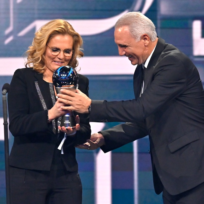 FIFAcom's tweet photo. What a night! 😍

Congratulations to all the winners at this year's #TheBest FIFA Football Awards 🏆

Find out who won in each category at the awards ceremony in Paris: