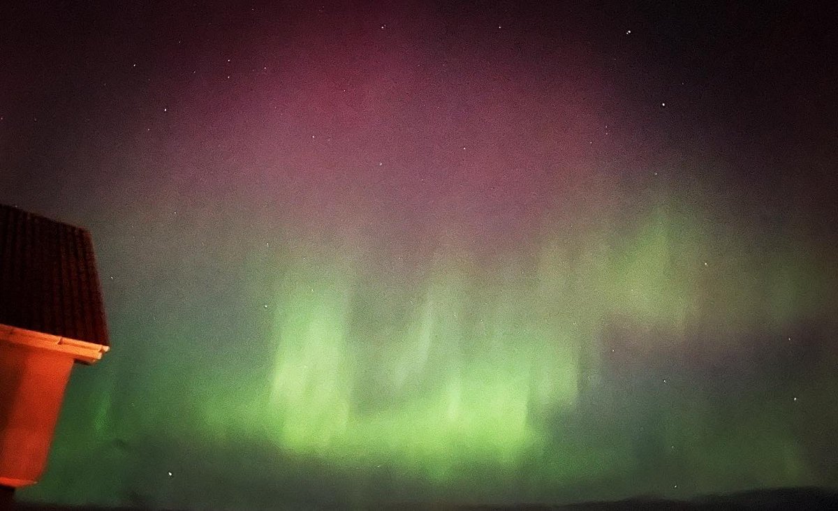 We missed the aurora last night as it was cloudy! But tonight…
#broadbayhouse #northernlights #aurora #outerhebrides