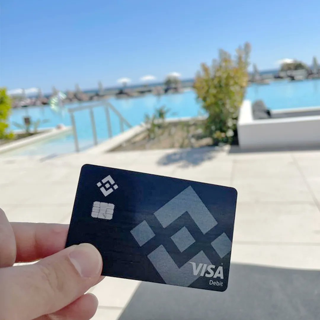 #Binance Card, the perfect poolside companion.

📸 <a href="/RadonSW/">Radon Sweets</a>