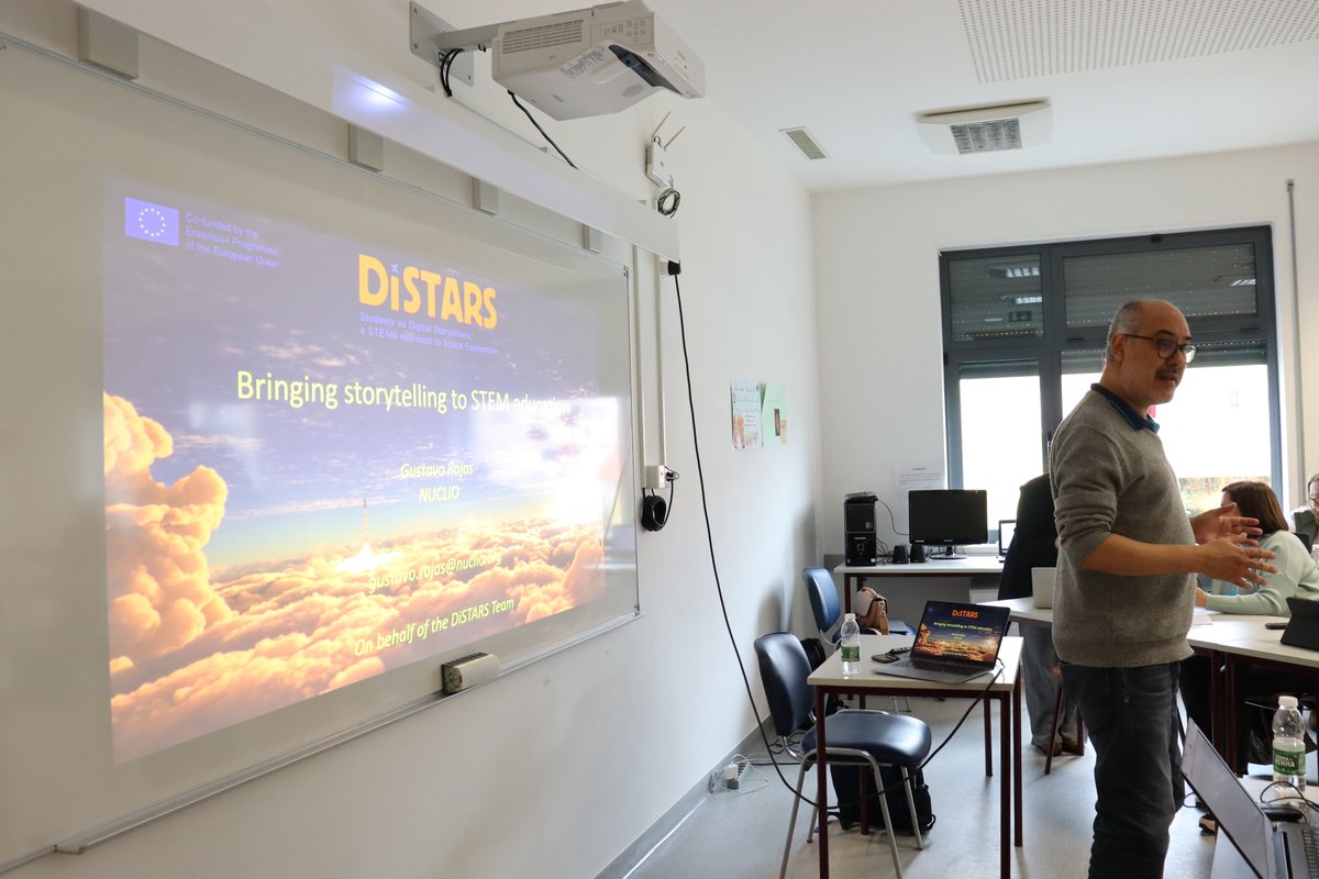 nuclio_pt's tweet photo. 💡 Decorreram este fim de semana os workshops dos projetos @CT_DesignEU, @OpenTeachEU, #DigiScience, #NEXTSTEP , #DiStars e #Assessproject na EB 23 D. Nuno Álvares Pereira, em Tomar! (1/2)
📸 Veja as fotos desta tarde bem passada e na companhia de pessoas e projetos inspiradores! https://t.co/gVsFNvgggk