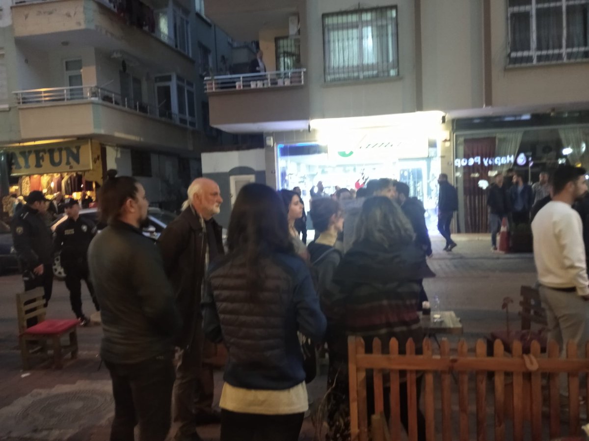 Mersin'de 3 üyemiz evlerinden "ifadeleri alınacağı" gerekçesiyle gözaltına alındı. 

Ne yaparsanız yapın, katlettiğiniz her insanımızın, Kızılay'da açığa çıkan rezaletin hesabını soracağız, hesap vermekten kaçamayacaksınız.