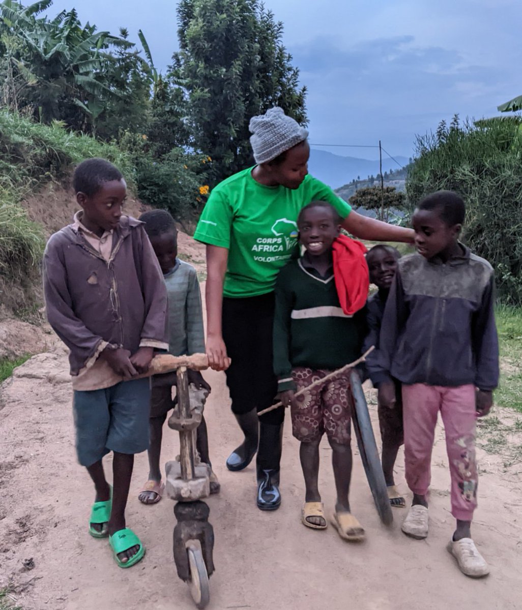 OliveDudu3's tweet photo. Who knows the name of this type of bike?........#Connectwiththecommunity 
#Children 
#innovation So, with @CorpsAfrica you can learn many things.
@CorpsAfricaRda 
@OFYERwanda1 
@niyoful5 
@MarieClairecla https://t.co/9JHbDNHiOa